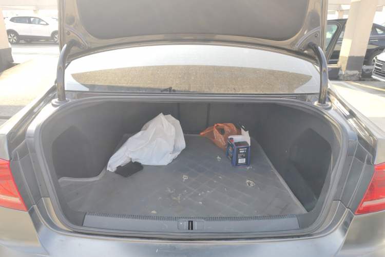 Used Volkswagen Magotan 2013 1.8TSI Premier Model
