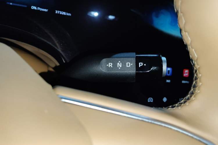 Used  R7 2023 Rear-Drive Screen King Edition
