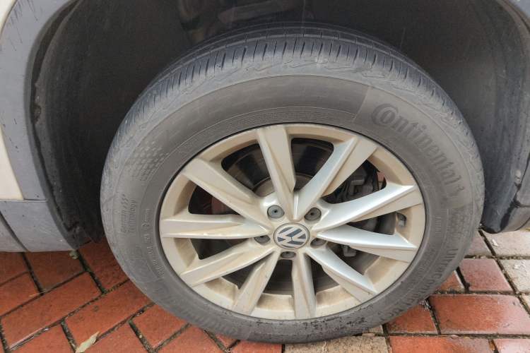 Used Volkswagen Tiguan L 2017 300TSI Automatic Two-Wheel Drive Silk Road Comfort Edition
