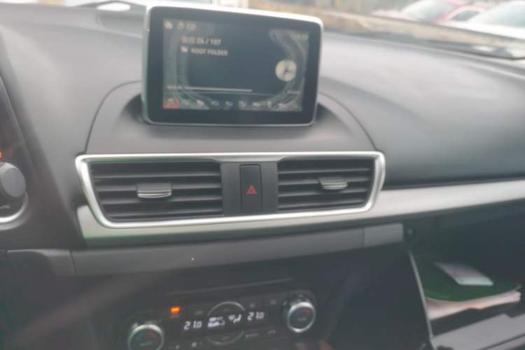 Used Mazda Mazda 3 Axela 2016 Sedan 1.5L Manual Luxury Model
