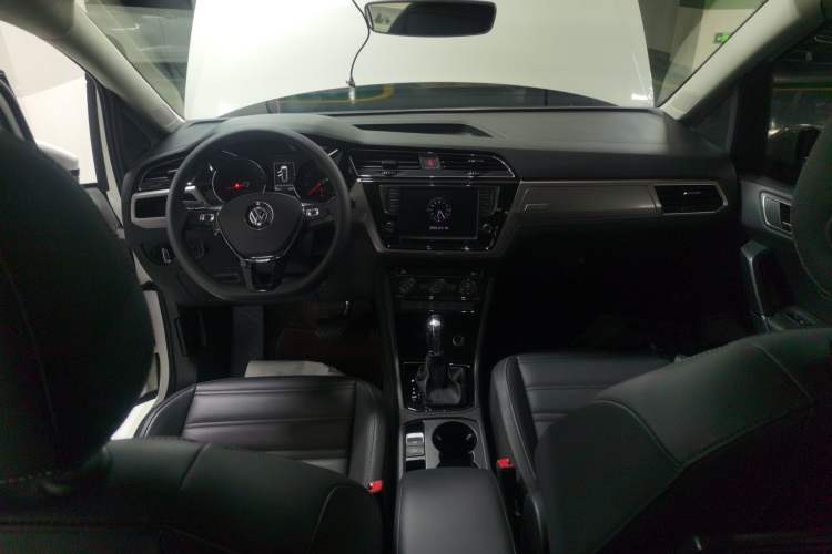 Used Volkswagen Touran 2018 Volkswagen Touran L 280TSI DSG Comfort Edition 7 Seats China VI Standard