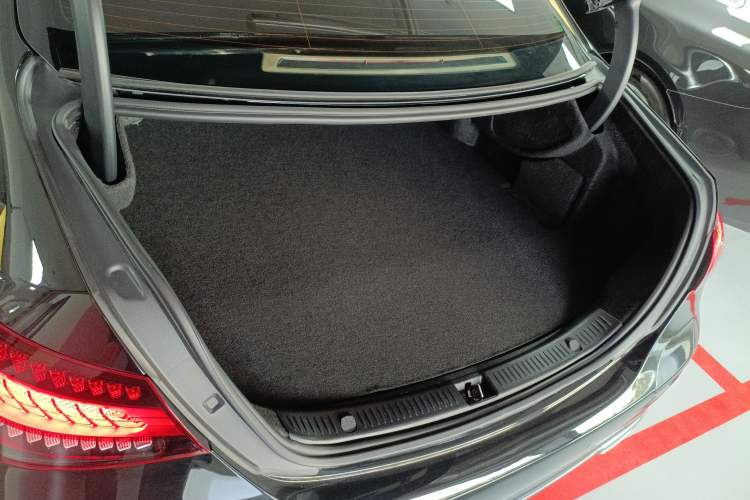 Used Mercedes-Benz E-Class New Energy 2022 Restyled E 350 e L Plug-in Hybrid Sedan
