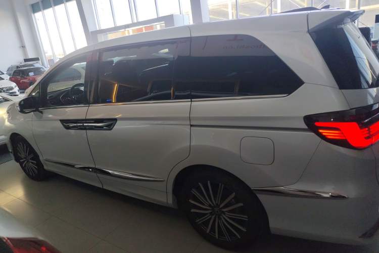 Used Honda Elysion 2024 2.0L eHEV Ultimate Edition
