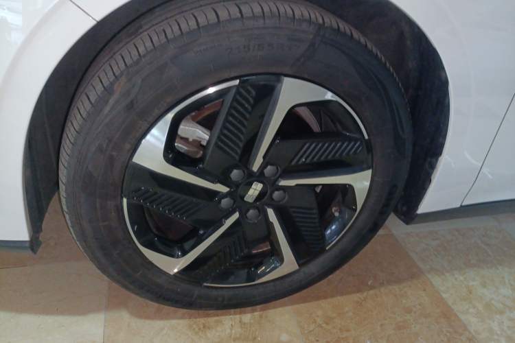 Used  L6 2023 125km MAX
