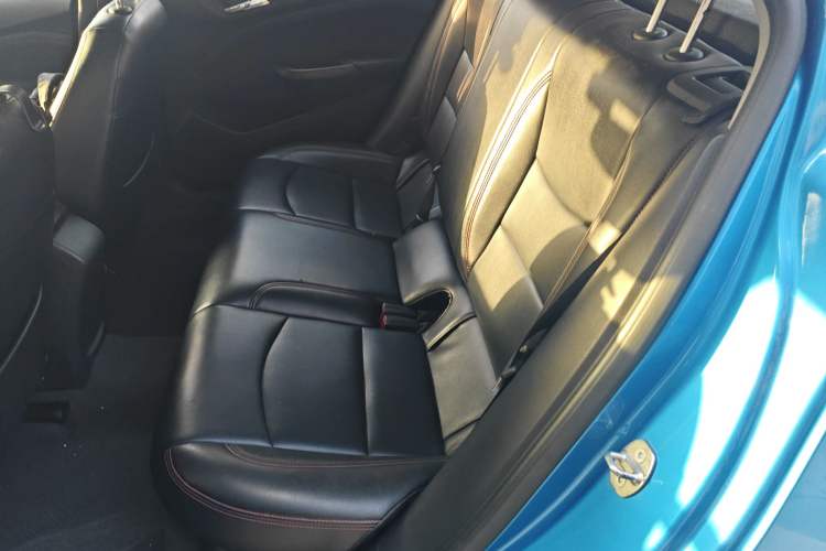 Used Chevrolet Cruze 2017 1.5L Hatchback Automatic Pioneer Sunroof Edition
