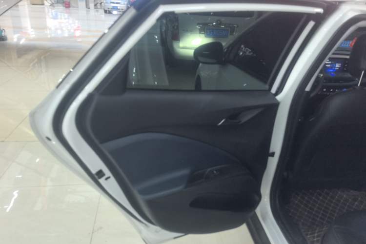 Used Buick Velite 6 2019 Connected Fashion Model
