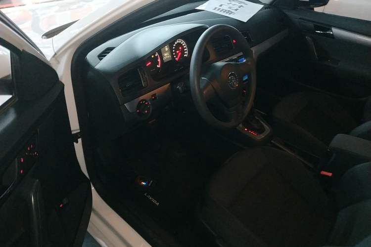 Used Volkswagen Lavida 2017 1.6L Automatic Comfort Edition