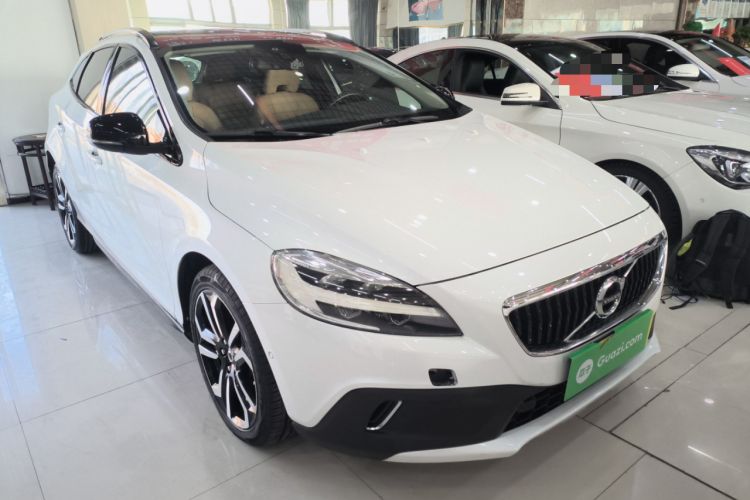 Used Volvo V40 2017 Cross Country T3 Zhiya Edition