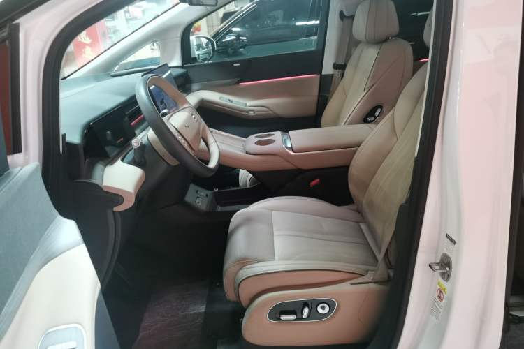 Used XPeng X9 2025 740 Ultra-Long Range Max
