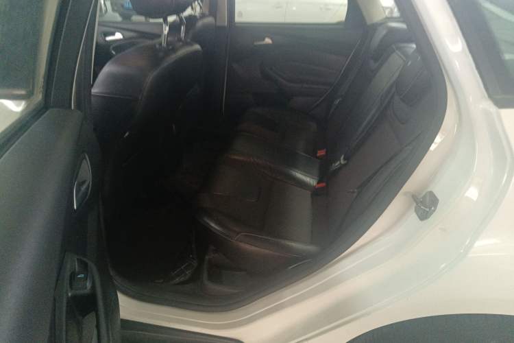 Used Ford Focus 2012 Sedan 1.6L Automatic Fashion Edition