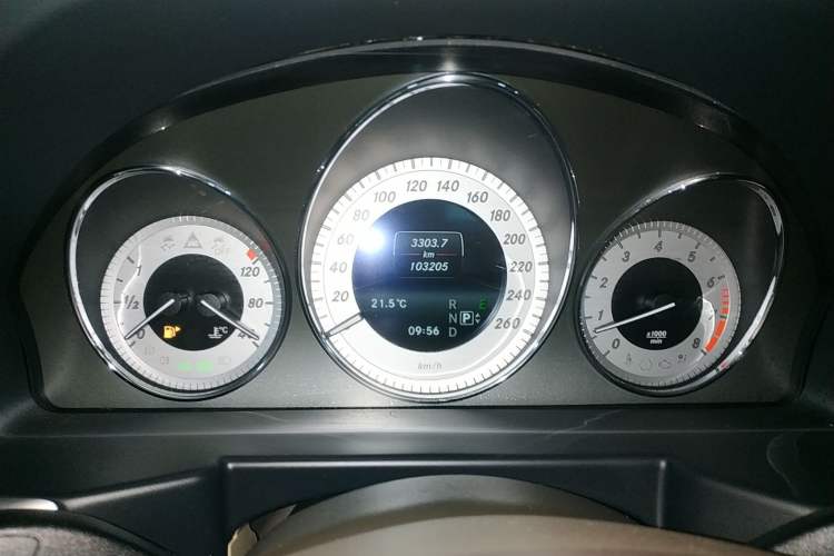 Used Mercedes-Benz GLK-Class 2013 GLK 300 4MATIC Dynamic Sunroof Model
