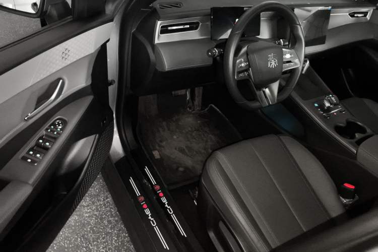 Used BYD Qin PLUS 2025 DM-i Smart Drive 55KM Leading Model
