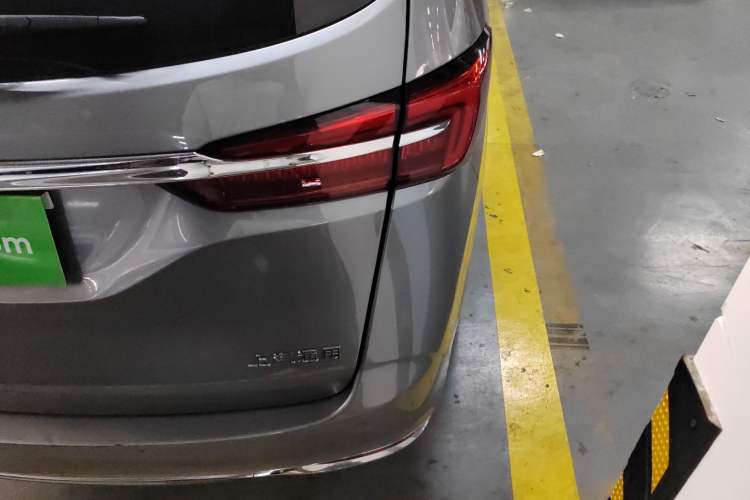 Used Buick GL8 2023 Land Executive Class Comfort Model
