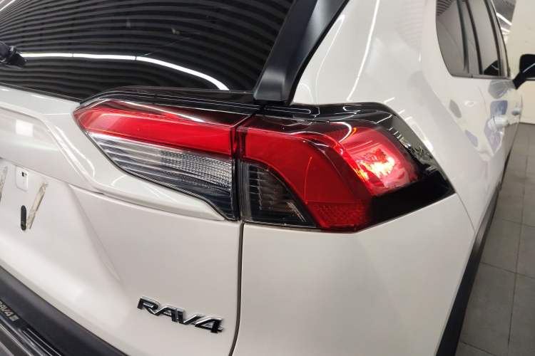 Used Toyota RAV4 2020 2.0L CVT Two-Wheel Drive Fashion Edition
