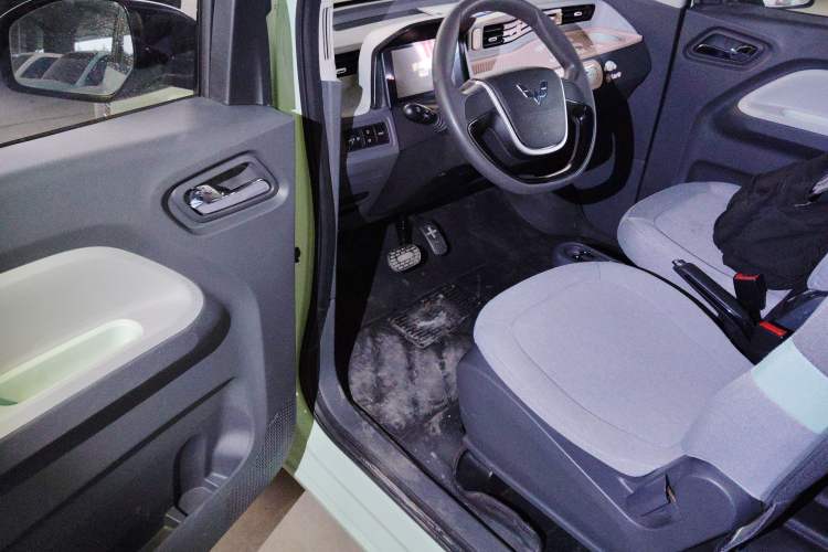 Used Wuling Hongguang MINIEV 2021 Macaron Premium Model – Lithium Iron Phosphate