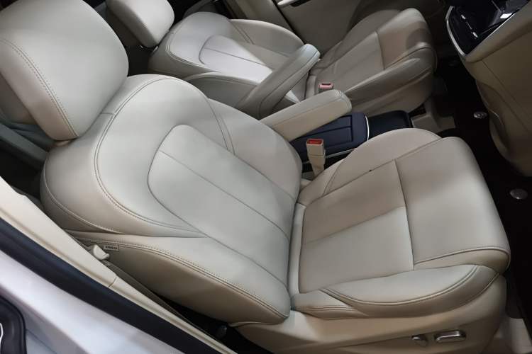 Used Buick GL8 2023 ES Lu Zun Deluxe Model
