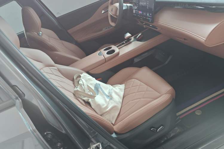 Used Changan UNI-Z New Energy 2024 Blue Whale Smart Electric iDD 125km Beyond Edition
