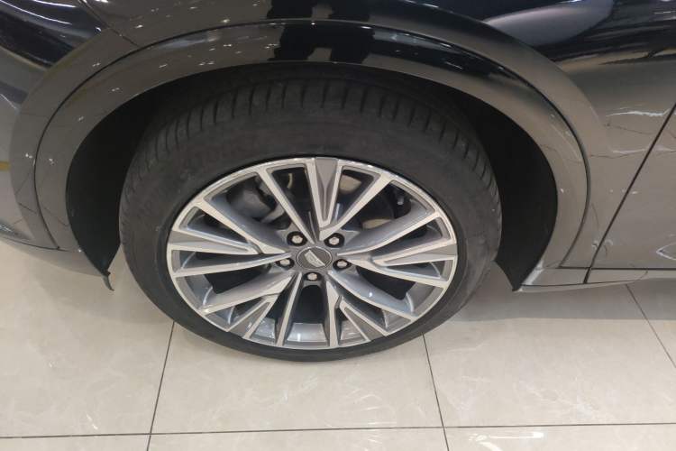 Used Cadillac GT4 2023 25T Luxury Model
