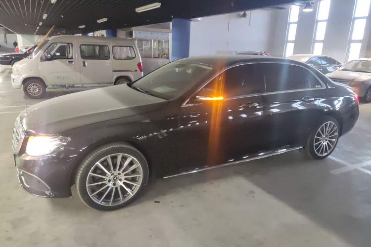 Used Mercedes-Benz E-Class 2016 E 300 L Sporty and Stylish Model
