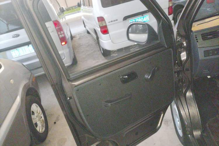 Used Jinbei Hiace X30 2023 1.5L Super-Comfortable Passenger Van 5/6/7-Seater Non-Air-Conditioned Version Model SWC15M
