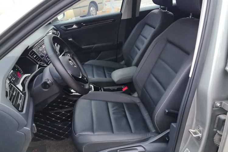 Used Volkswagen T-ROC 2019 280TSI DSG Two-Wheel Drive Comfort Version China VI Standard
