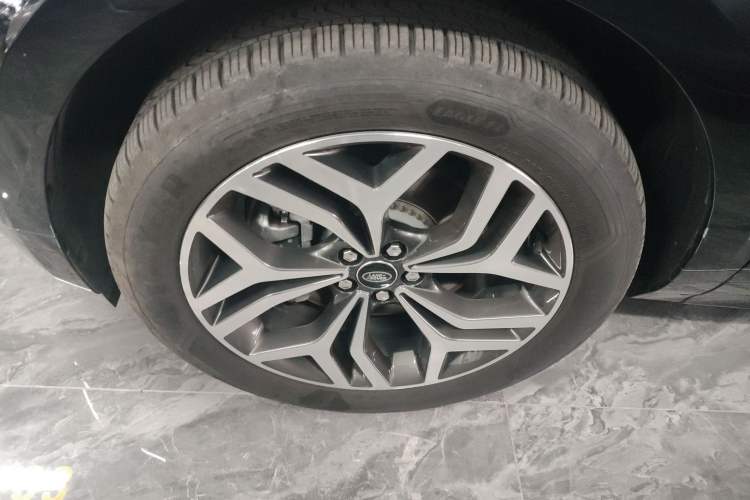 Used Land Rover Range Rover Evoque 2024 Aurora L 249 PS Prestige Light-Chasing Edition
