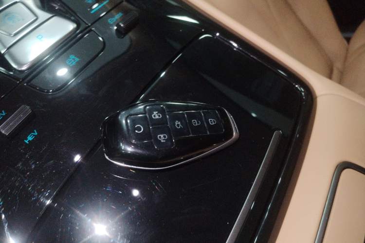 Used Denza D9 2025 DM-i Intelligent Drive 1020 Four-Wheel Drive Flagship Model