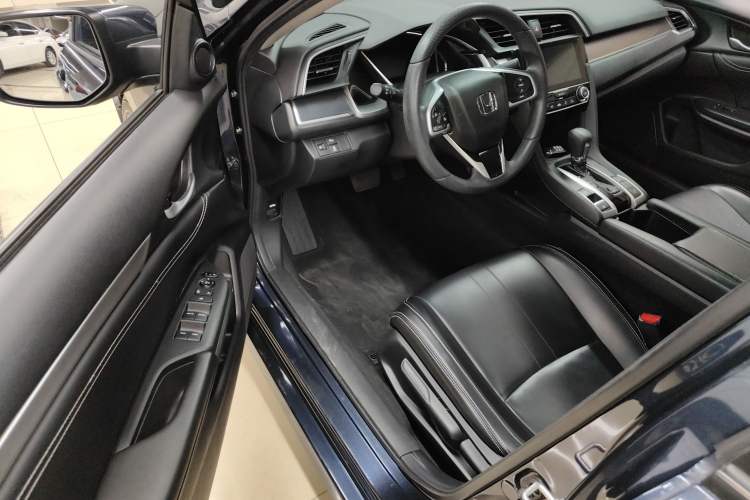 Used Honda Civic 2016 220TURBO CVT Luxury Edition
