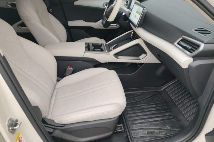 Used BYD Yuan UP 2025 Model 301KM Leading Version
