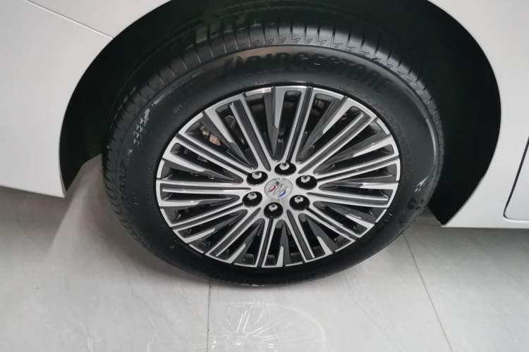 Used Buick GL8 New Energy 2024 Lu Zun Luxury Edition 7-Seater
