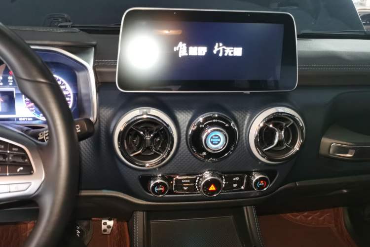 Used  BJ40 2023 2.0T Automatic Four-Wheel Drive Urban Hunter Edition Chivalrous Type
