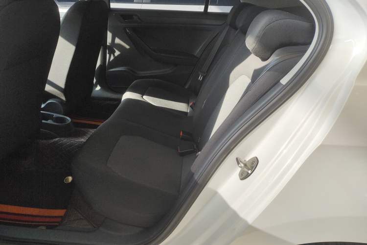 Used Volkswagen Jetta 2015 Zhuihui Edition 1.4L Manual Fashion Model