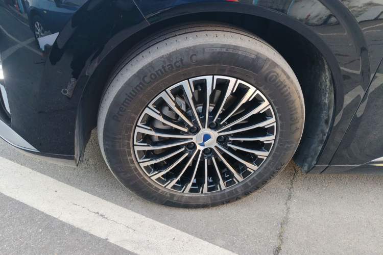 Used Denza D9 2022 DM-i 970 Four-Wheel Drive Flagship Model
