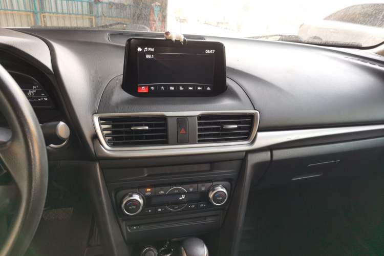 Used Mazda Mazda 3 Axela 2019 Cloud-Controlled Sedan 1.5L Automatic Luxury Model China VI Standard
