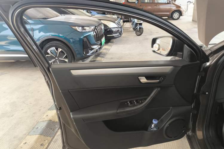 Used Qoros 3 2016 Urban SUV 1.6T Automatic Zhiyue Model
