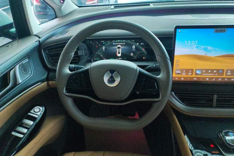 Used Denza D9 2022 DM-i 970 Four-Wheel Drive Flagship Model
