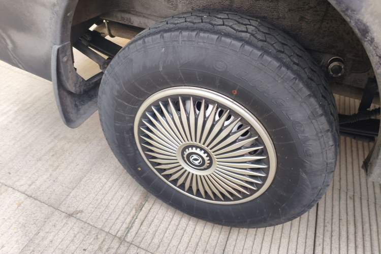 Used  Yufeng 2023 V9+ 2.0T Manual Front-Drive Multi-Function Mid-Roof High-Roof 7/8/9-Seater