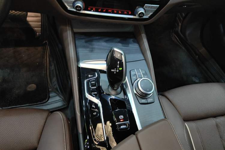 Used BMW 5 Series 2022 Second Facelift 530Li Luxury Version M Sport Package
