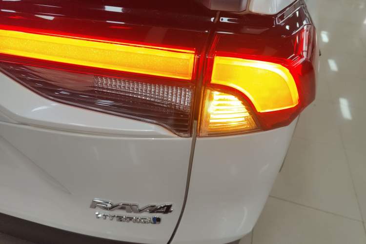 Used Toyota RAV4 2022 Dual-Engine 2.5L E-CVT Two-Wheel Drive Elite Edition
