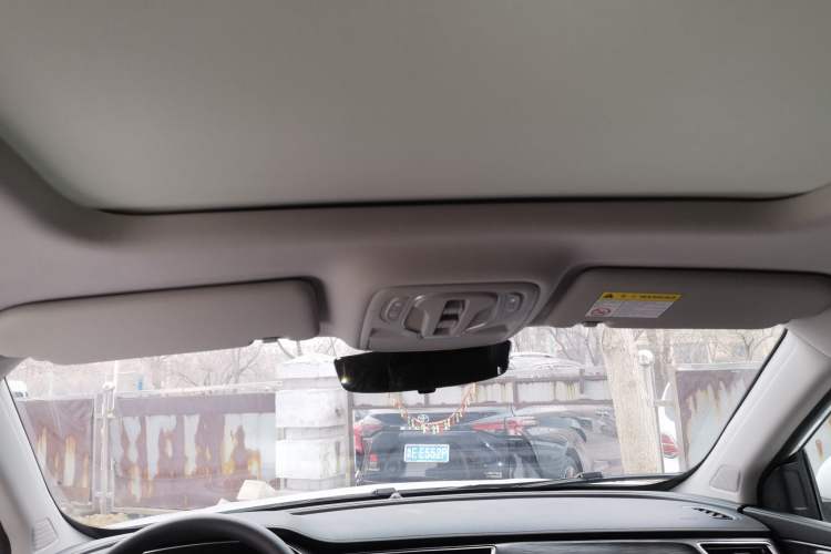 Used Roewe RX5 2025 PLUS 330TGI Automatic Trendsetting Smart Edition
