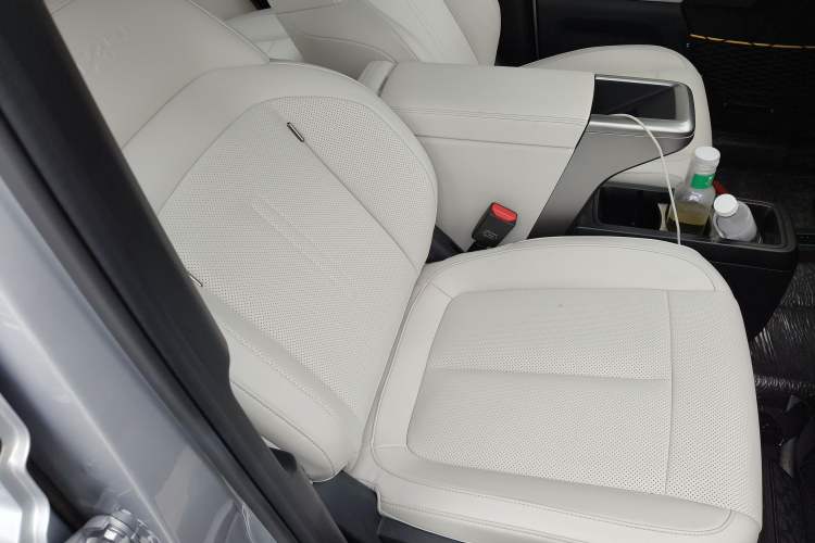 Used  V23 2025 401 Two-Wheel Drive Intelligent Driving Version