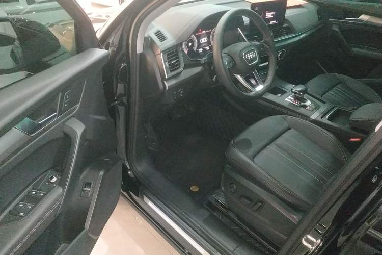 Used Audi Q5L 2022 40T Fashionable and Elegant Model
