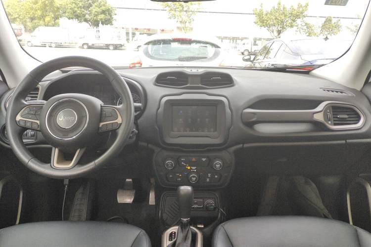 Used  Renegade 2018 Connected Large Screen Version 180T Automatic High-Energy Edition