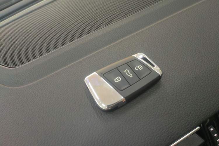 Used Volkswagen Magotan 2023 2 Million Units Limited Edition 330TSI DSG Leading Version
