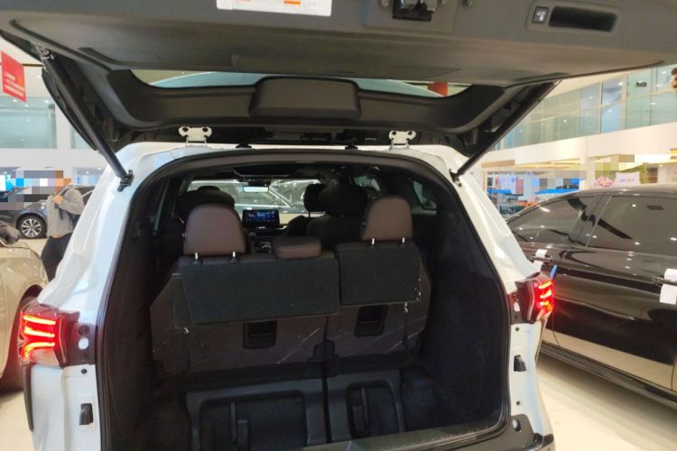 Used Toyota Granvia 2023 2.5L Hybrid Flagship VIP Edition