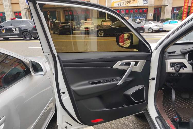 Used Geely Auto Emgrand X7 Sport 2018 1.8TD Automatic Two-Wheel Drive Smart Connect 4G Internet Edition
