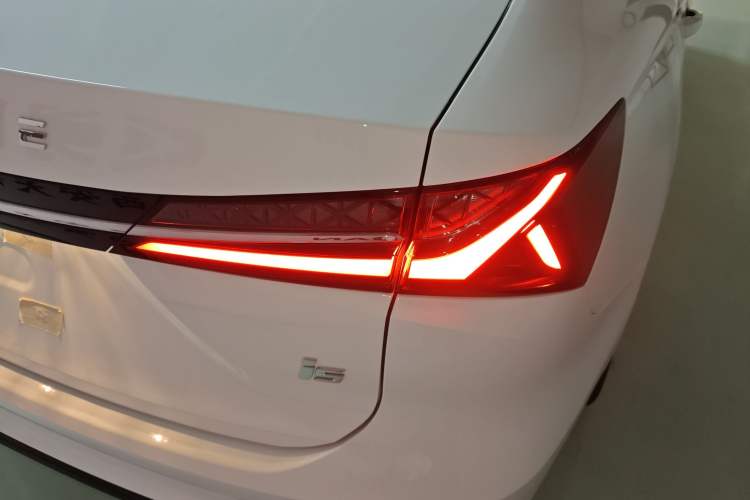 Used Roewe i5 2023 1.5L CVT Luxury Edition
