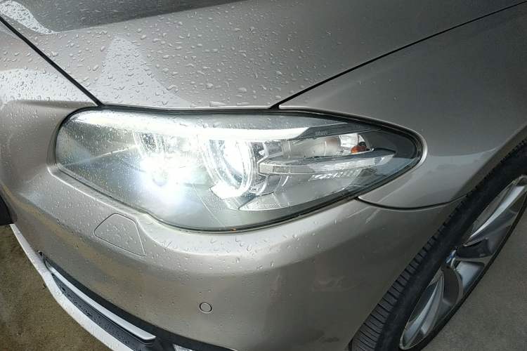 Used BMW 5 Series 2014 528Li Leading Model
