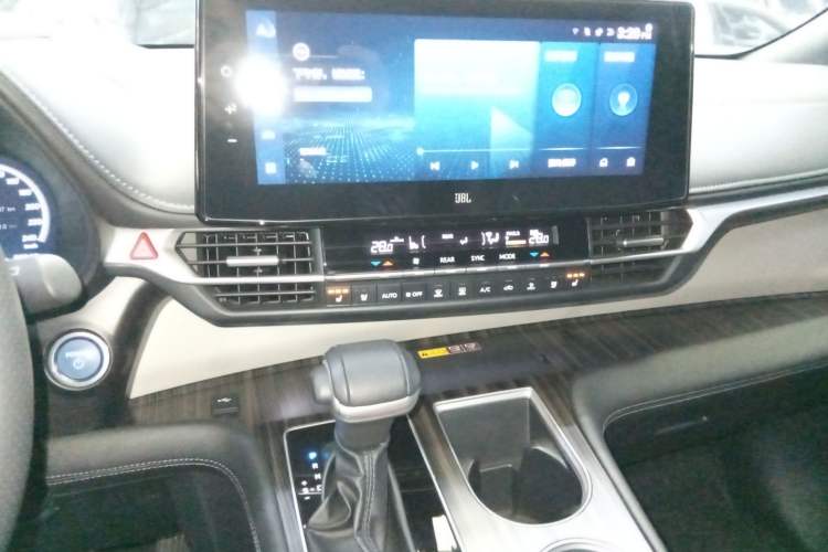 Used Toyota Granvia 2023 2.5L Hybrid Flagship VIP Edition