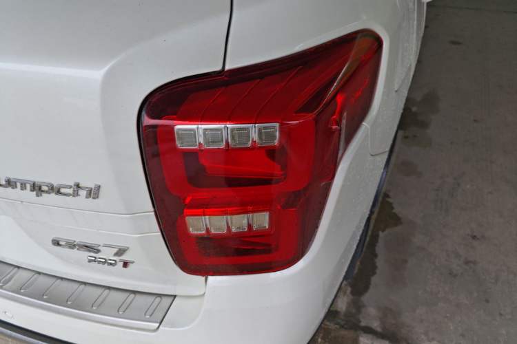 Used GAC Trumpchi GS7 2017 280T Two-Wheel Drive Luxury Model
